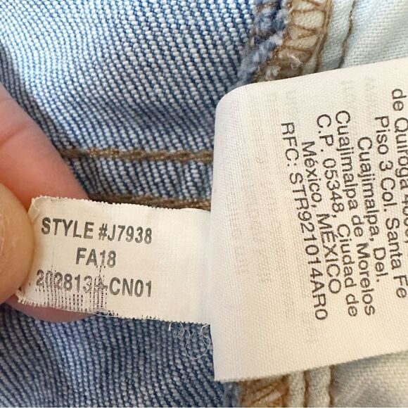 Madewell The High-Rise Slim Boyjean Distressed in Lita Wash: Step-Hem Size 26 - Picture 13 of 14